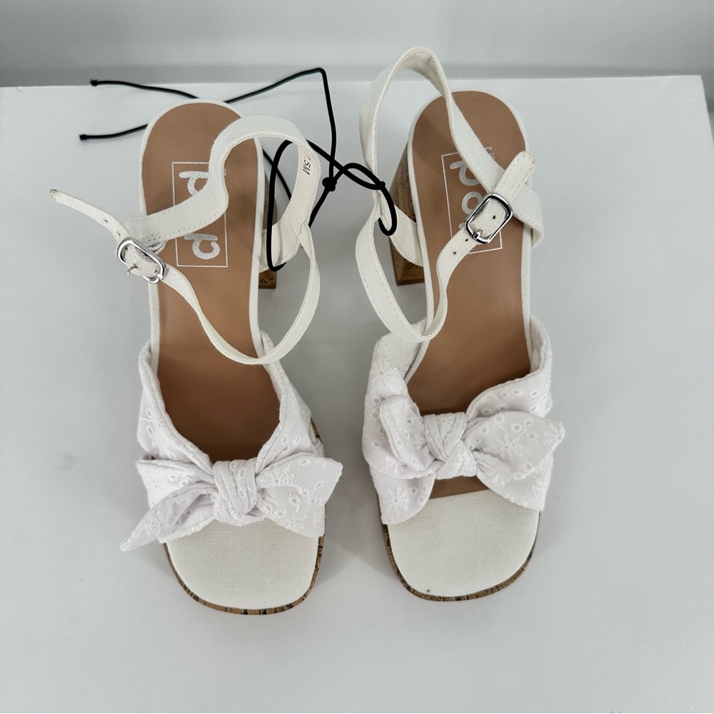 Pop Womens Giving Heeled Sandals White Eyelet size 7.5 Platform Ankle Strap - Picture 3 of 9